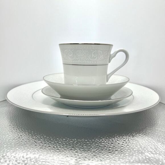 VTG NOS Salem 4 Piece Place Setting for One White/Silver Translucent China Japan - Picture 1 of 11